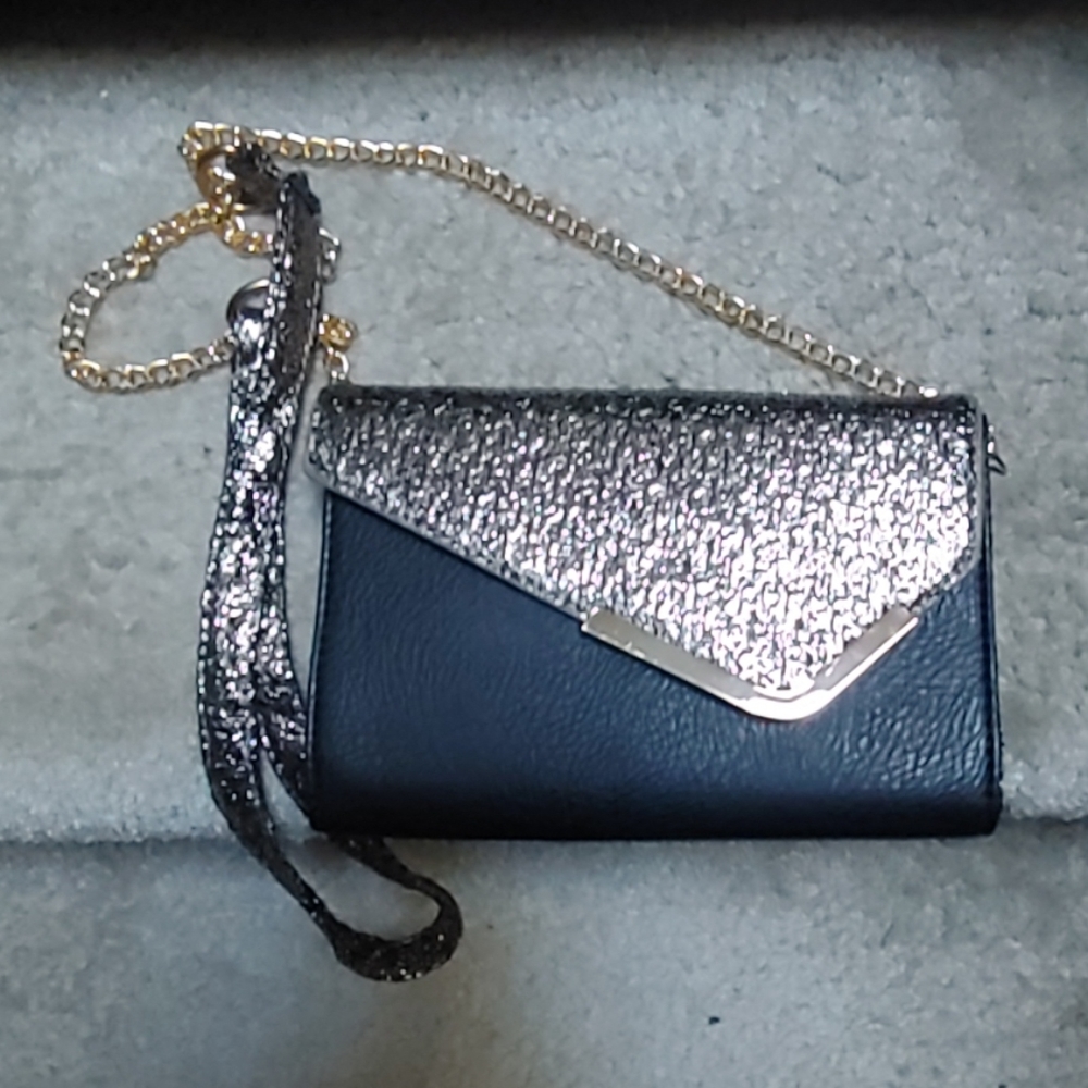 Adorable reversible 👛 purse gold to black